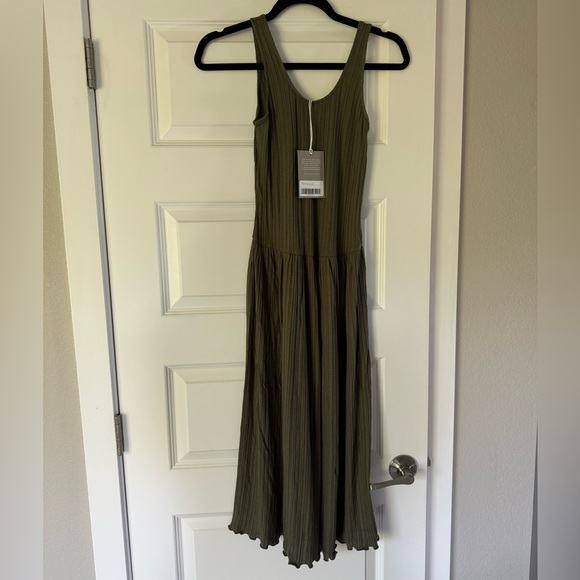 NWT! Everlane: The Rib Soft Knit Scoop-Neck Dress - Picture 3 of 5